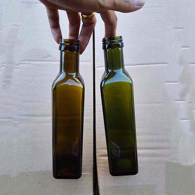 Kitchen Fancy Olive Oil Bottles , Cooking Oil Spray Bottle With Metal Lid supplier